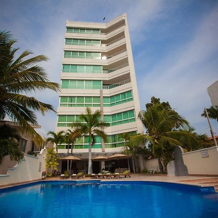 Banderas Suites 布塞里亚斯 外观 照片