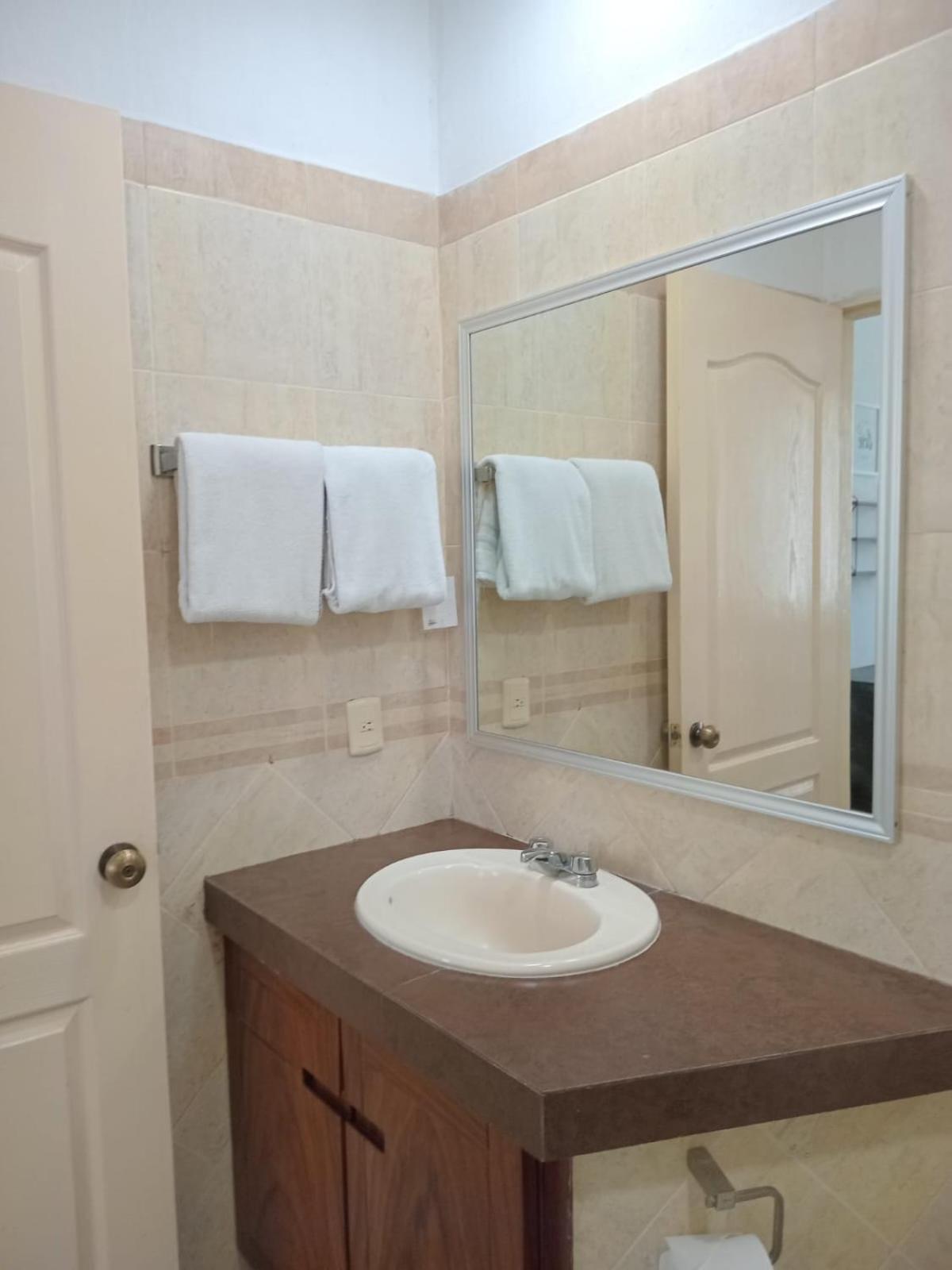Banderas Suites 布塞里亚斯 外观 照片