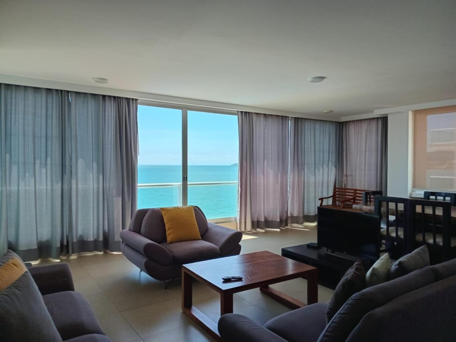 Banderas Suites 布塞里亚斯 外观 照片