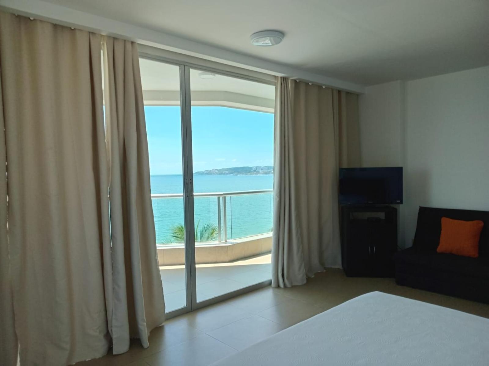 Banderas Suites 布塞里亚斯 外观 照片